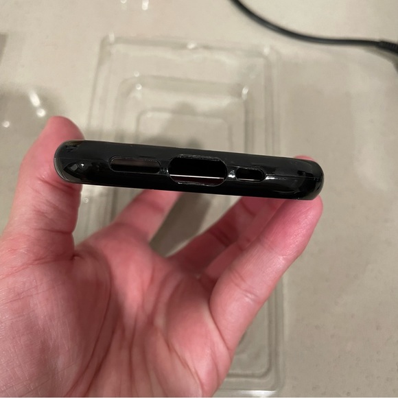 NIB Velvet Caviar Black Leopard iPhone 12/ 12 Pro Case - Picture 3 of 13